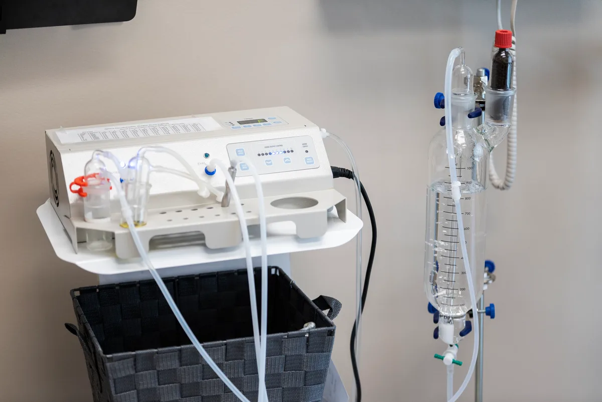 Medical-grade dental ozone generator and ozonated water unit